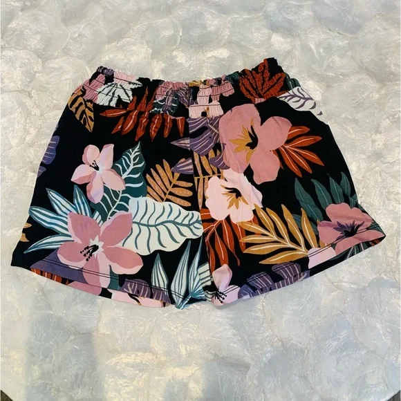 BRAND new, never worn, Bailey Lane, smocked waist knit shorts-size 8-10 - Picture 2 of 5